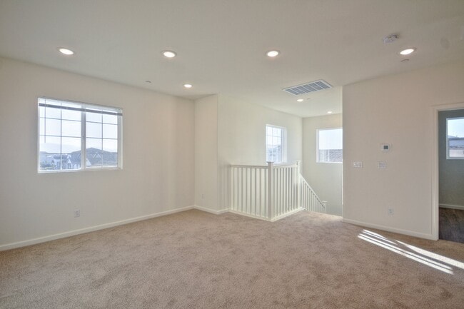 Building Photo - Newer home with solar AVAILABLE NOW!