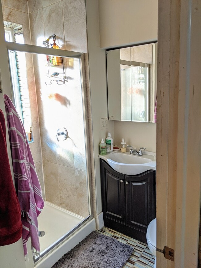 Building Photo - 1830 W 17th St