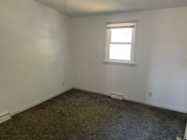 Building Photo - 211 Anne St