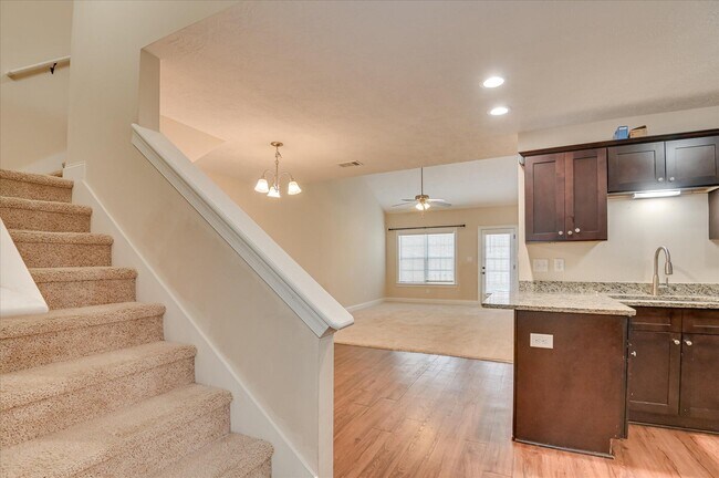 Building Photo - 733 Leela Ct