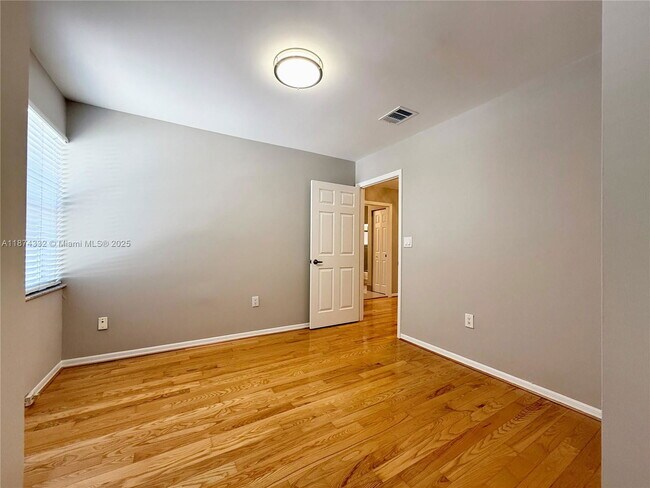 Building Photo - 1140 Oysterwood St