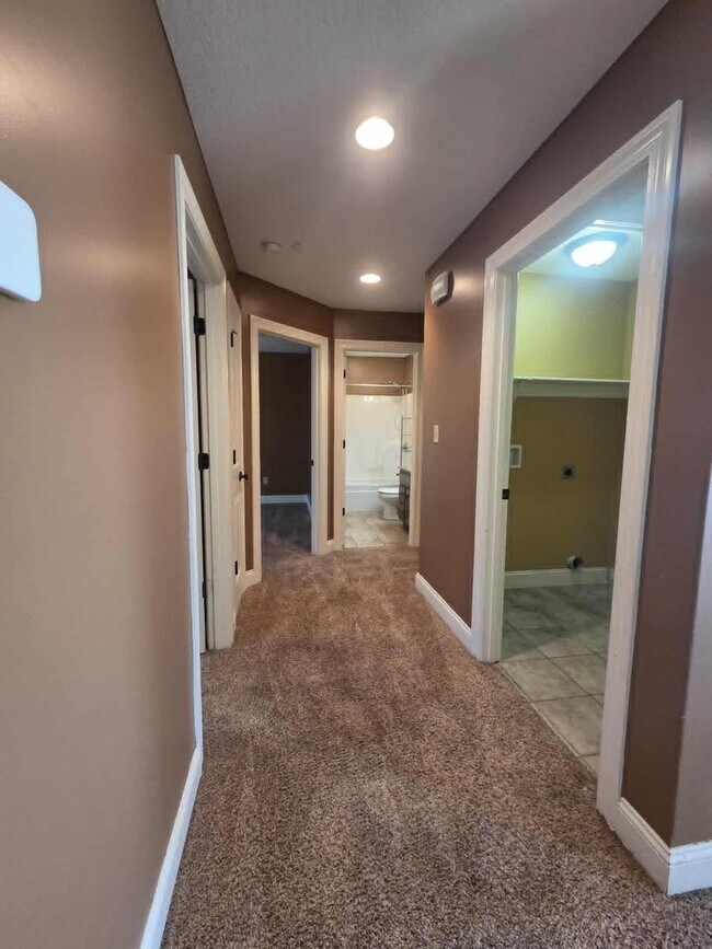 Building Photo - Spacious Home for Rent!
