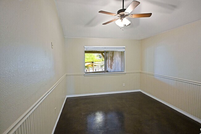 Building Photo - 2223 Sun Chase Blvd