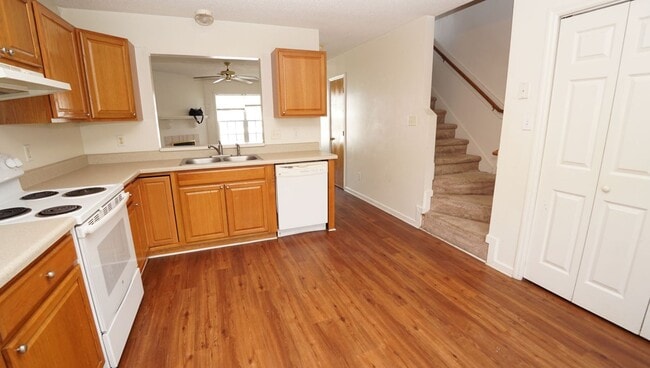 Building Photo - 980 W Pueblo Dr