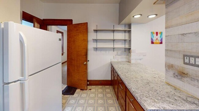 Building Photo - 335 Catherine-335CAT