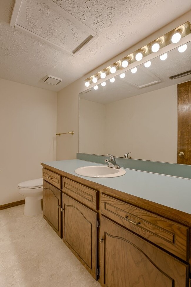Building Photo - 15102 Normandy Blvd