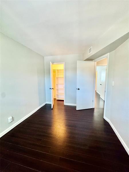 Building Photo - 905 NE 28th St