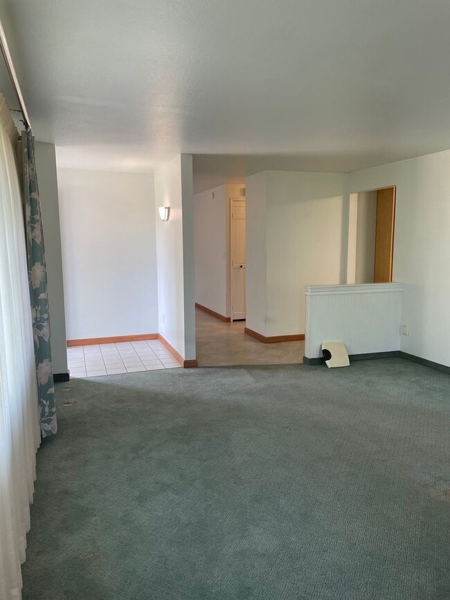 Building Photo - 2 BR/1.75 BA home in Edmonds