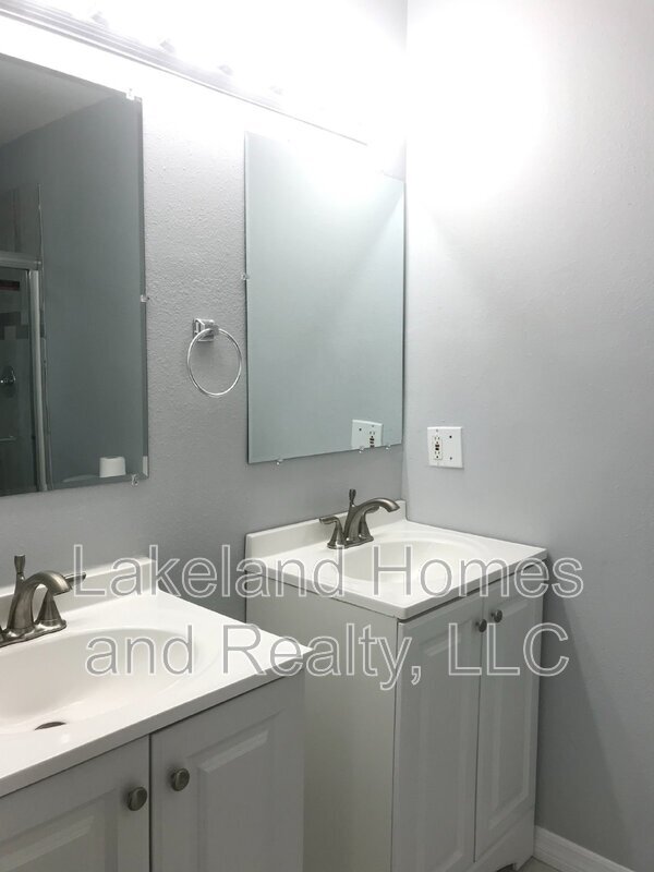 Building Photo - 1060 E Wabash St