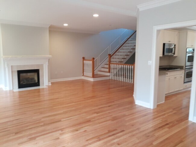 Building Photo - 344 Boylston St