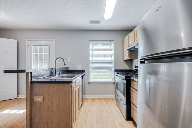 Building Photo - 3 Bedroom Springfield Home with Garage and Large Backyard