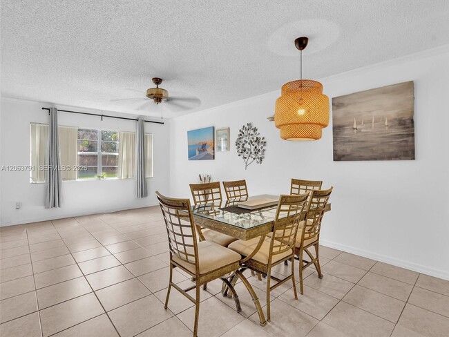Building Photo - 5001 W Oakland Park Blvd