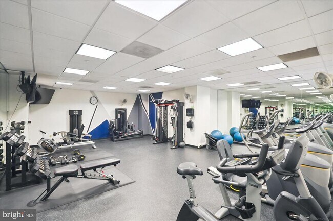 Building Photo - 1150 K St NW