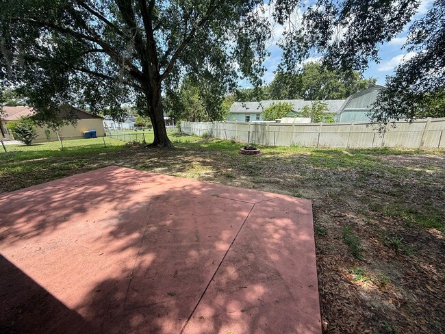 Building Photo - Charming 3/2 home