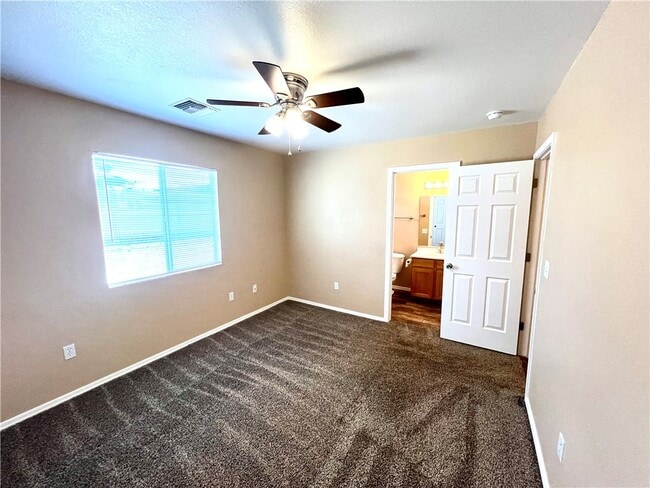 Building Photo - 848 Roadrunner Dr