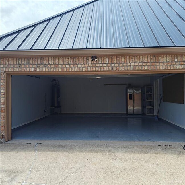 Building Photo - 22 Sequoia Dr