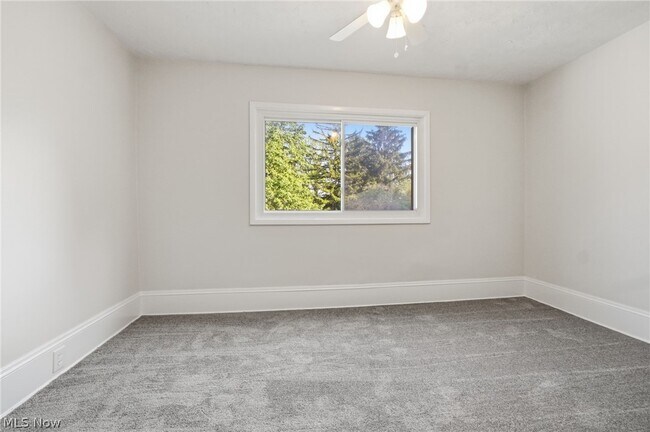 Building Photo - 22955 Fairmount Blvd