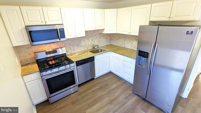 Building Photo - 2206 Gingell Pl