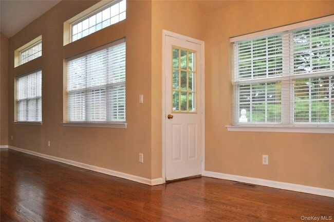 Building Photo - 23 Deertree Ln