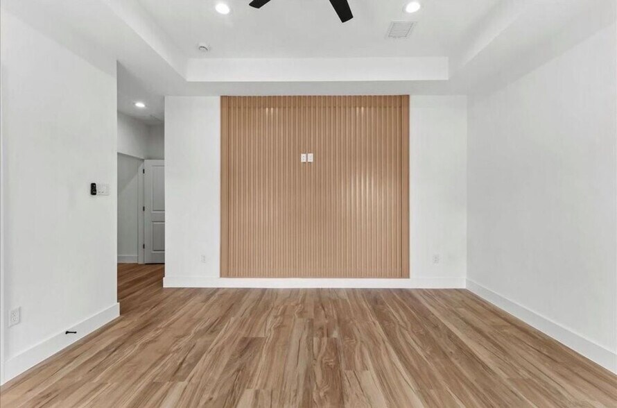 Building Photo - 8323 Observatory St