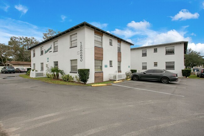 Building Photo - The Rosewood Apartments | 1 & 2 Bedroom Ap...