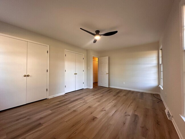 Building Photo - Home on High Tide