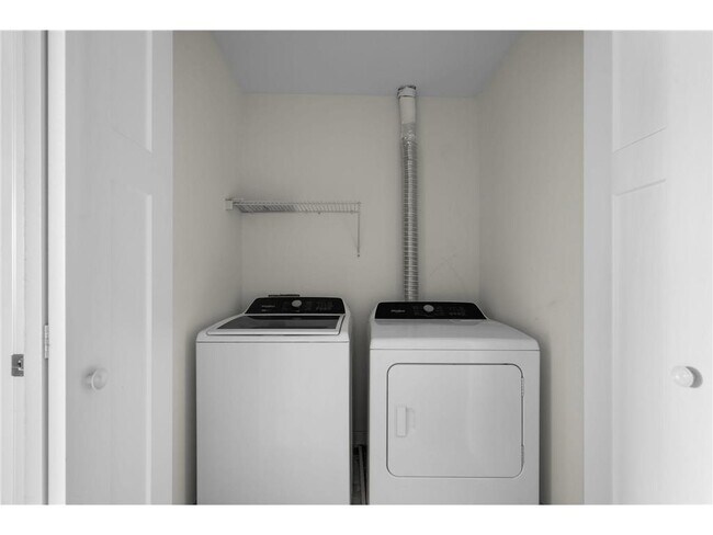 Building Photo - 1795 Cleveland Ct S