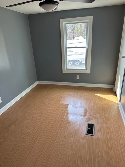 Building Photo - 208 Trotters Way