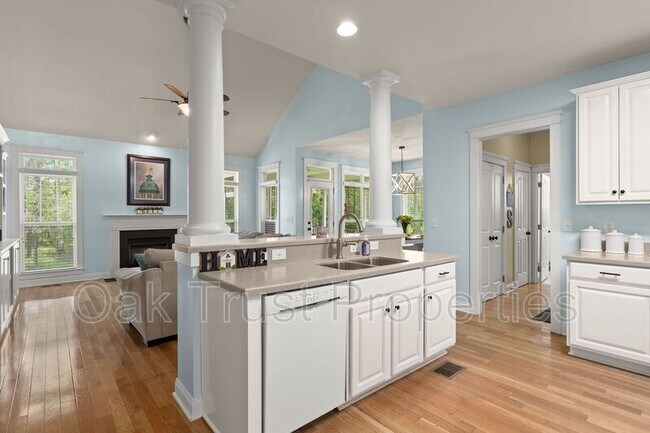 Building Photo - 127 Blackwater Dr