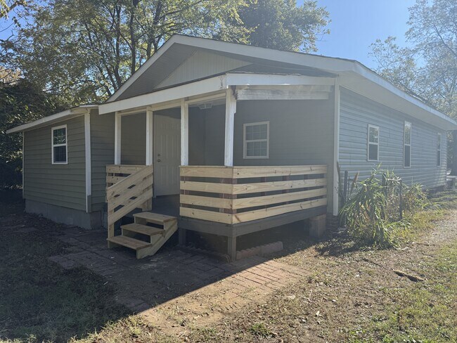 Building Photo - 1508 Alabama Ave SW