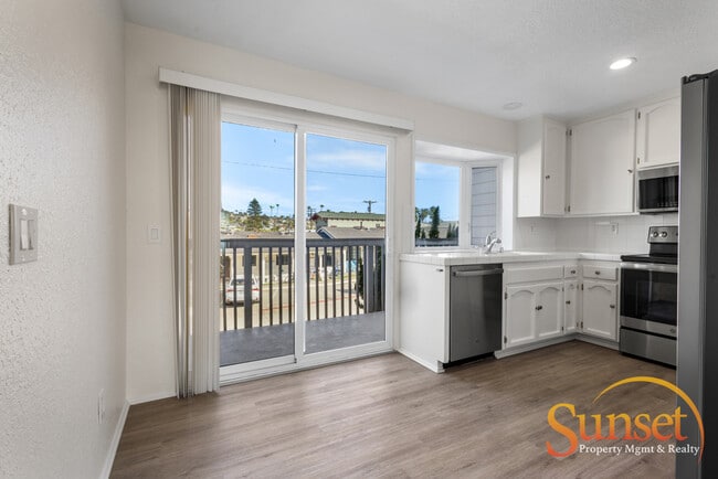 Building Photo - 4985 Coronado Ave