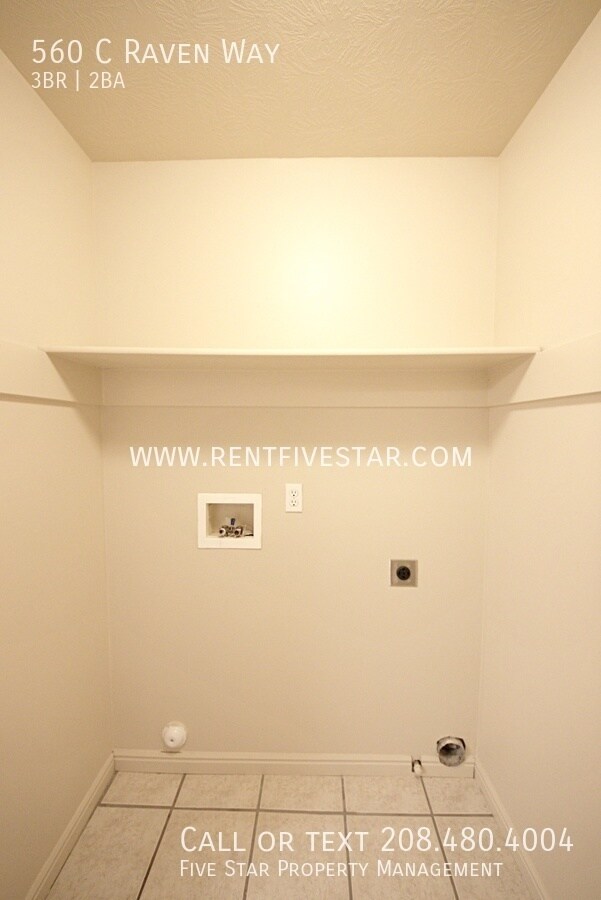 Building Photo - 560 Raven Way