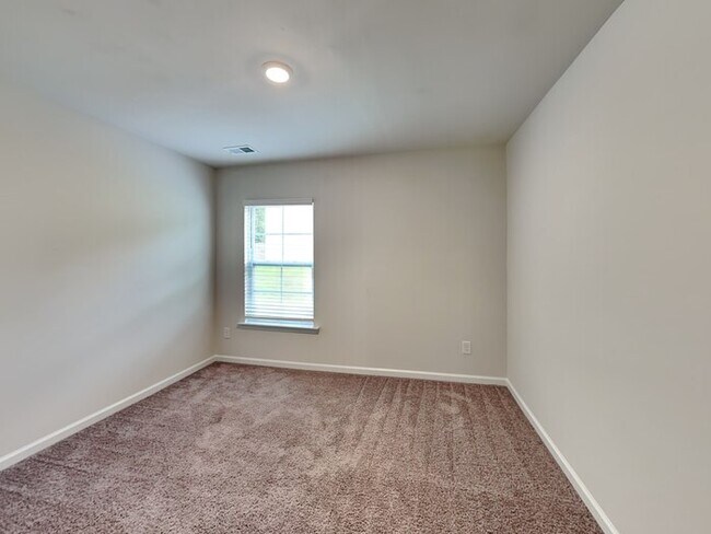 Building Photo - Apply today! Near Ft Jackson, Shaw AFBase!