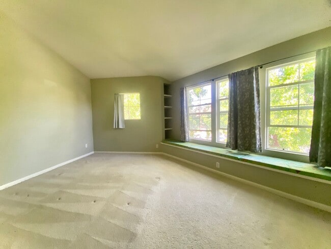 Building Photo - Lovely 3-bedroom Townhome for rent in Frem...