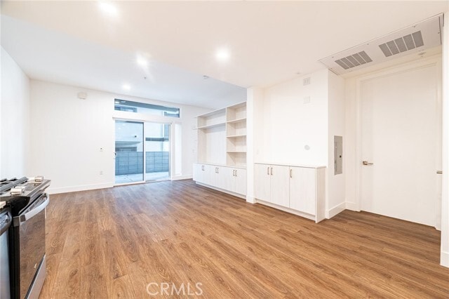 Building Photo - 709 E Walnut St