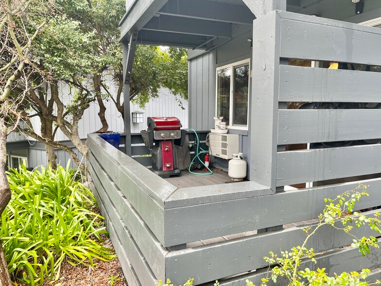 Outdoor patio - 303 Masters Ct