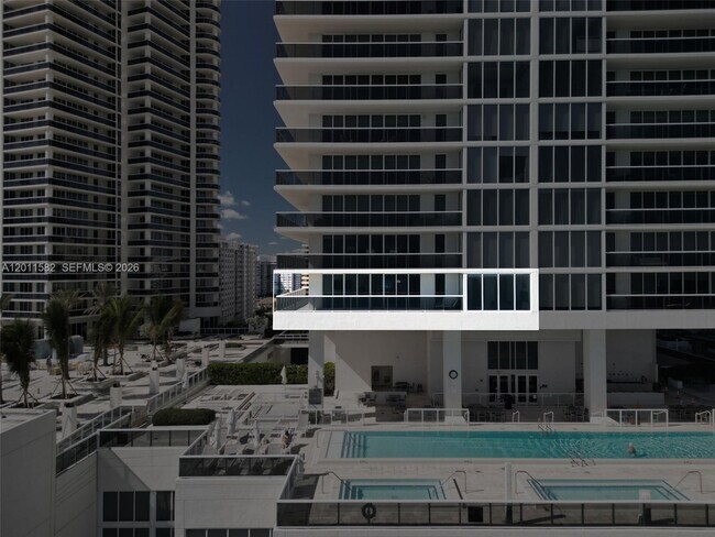 Building Photo - 1830 S Ocean Dr