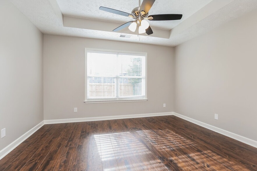 Building Photo - 1632 Beaconcrest Cir