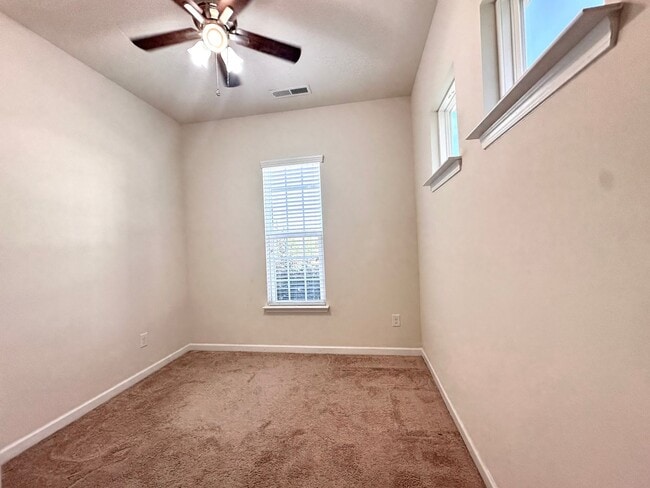 Building Photo - **MOVE IN SPECIAL!**Beautiful 3BR/2.5BA Home in Charlotte!