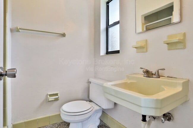 Building Photo - 2711 Aloma Ave