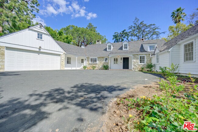 Building Photo - 926 N Alpine Dr