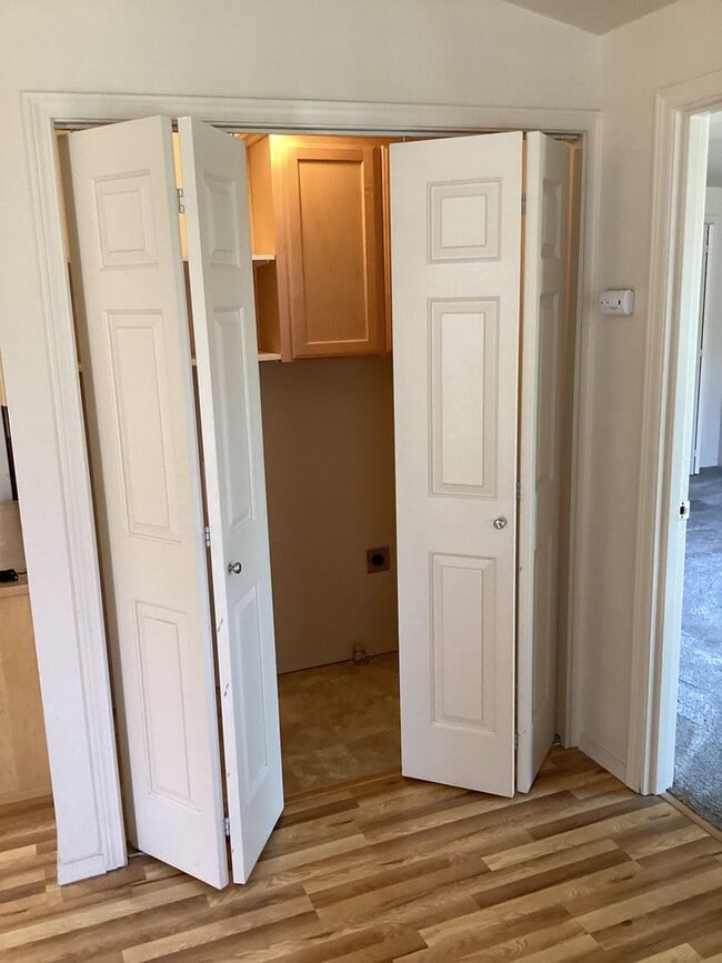 Building Photo - 1335-1335 NE Del Norte Ave