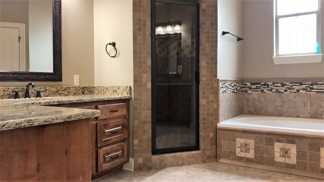 Building Photo - The Perfect Place in Perfect Place!