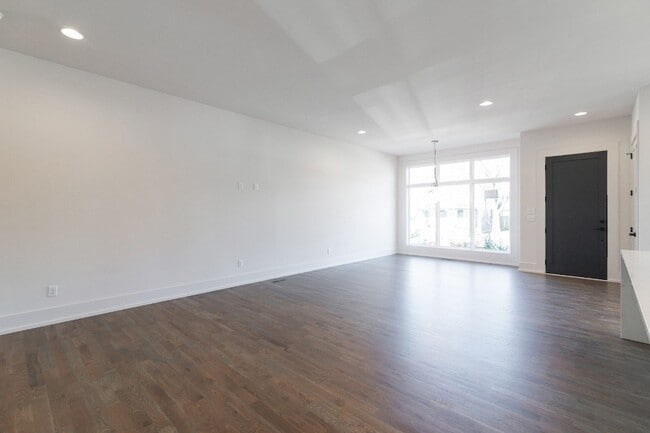 Building Photo - 1009 Garfield St