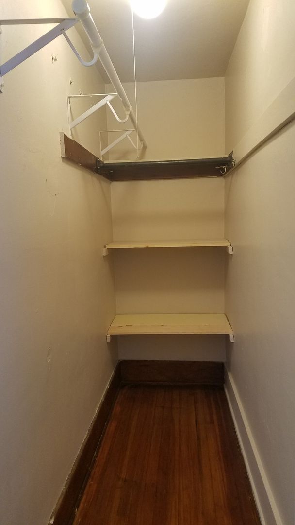 Building Photo - East End home near hospital, restaurants, grocery