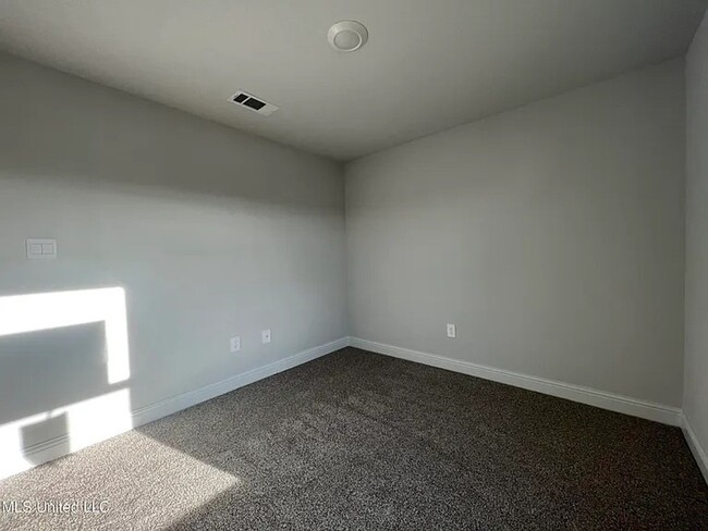 Building Photo - Charming 4BR House in Biloxi