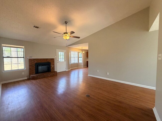 Building Photo - Beautiful Home Ready for You!