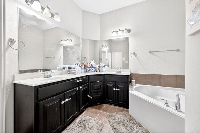 Building Photo - Well-Maintained Home in Irving – Convenient Location & Comfortable Living