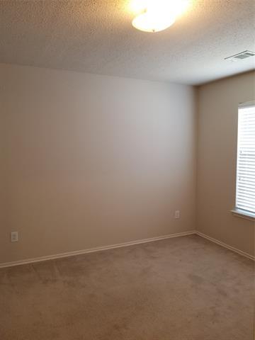 Building Photo - 305 Deer Run Dr