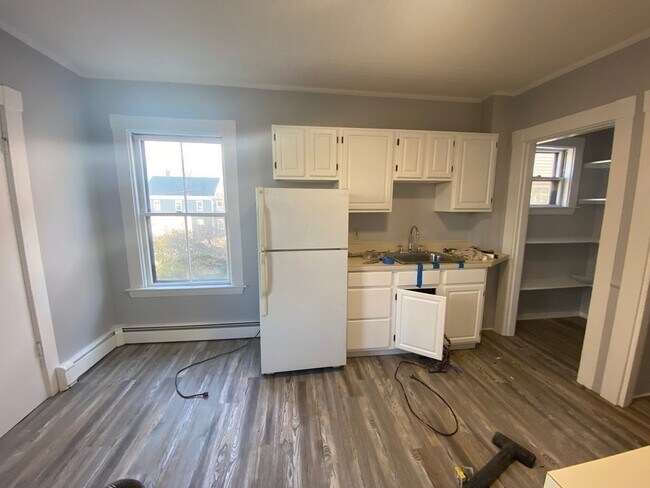 Building Photo - 204 Banks St